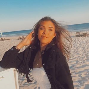 Meet your Posher, Avery